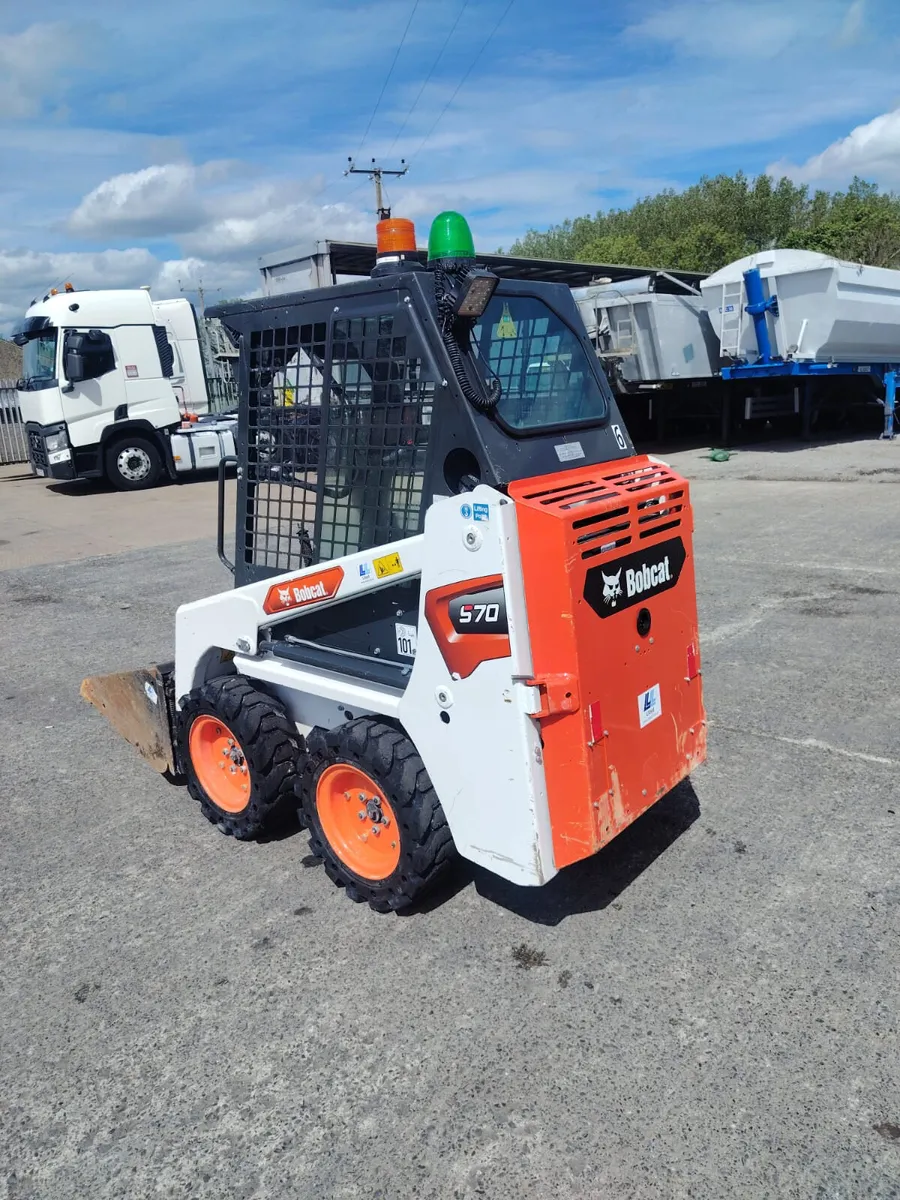 2024 Bobcat S70 skid steer bucket only 168 hours - Image 2