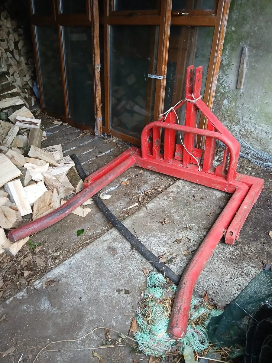 Bale lifter - Image 1