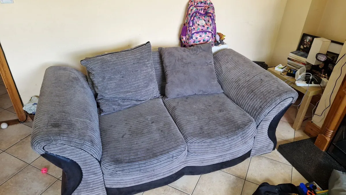 FREE 2 Seater Couch - Image 4