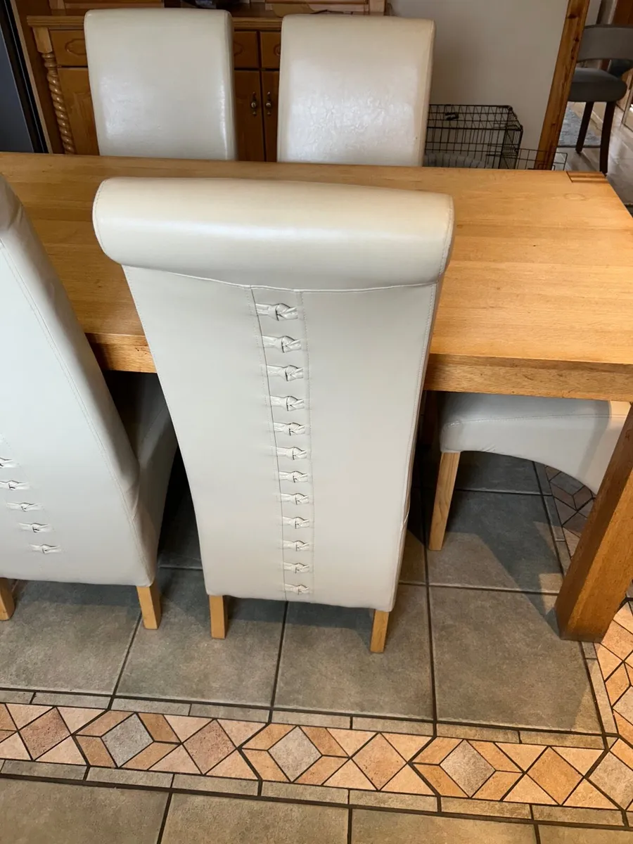 Dining table - Image 1