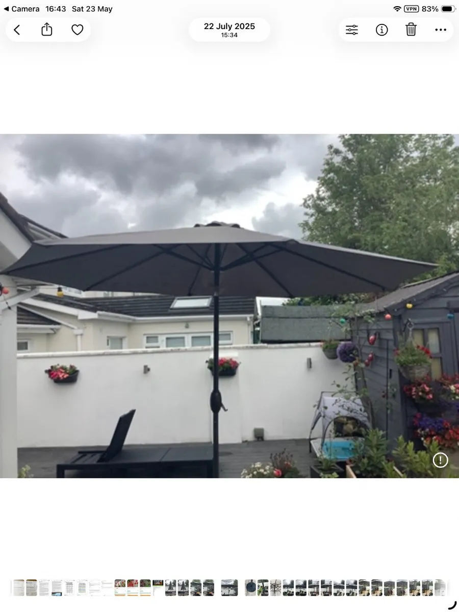 Garden parasol and base - Image 1