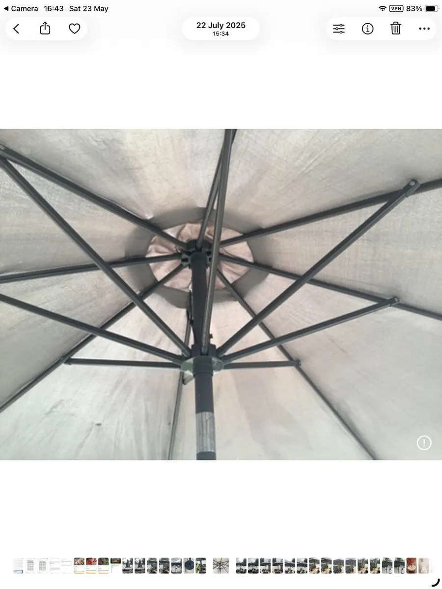 Garden parasol and base - Image 2