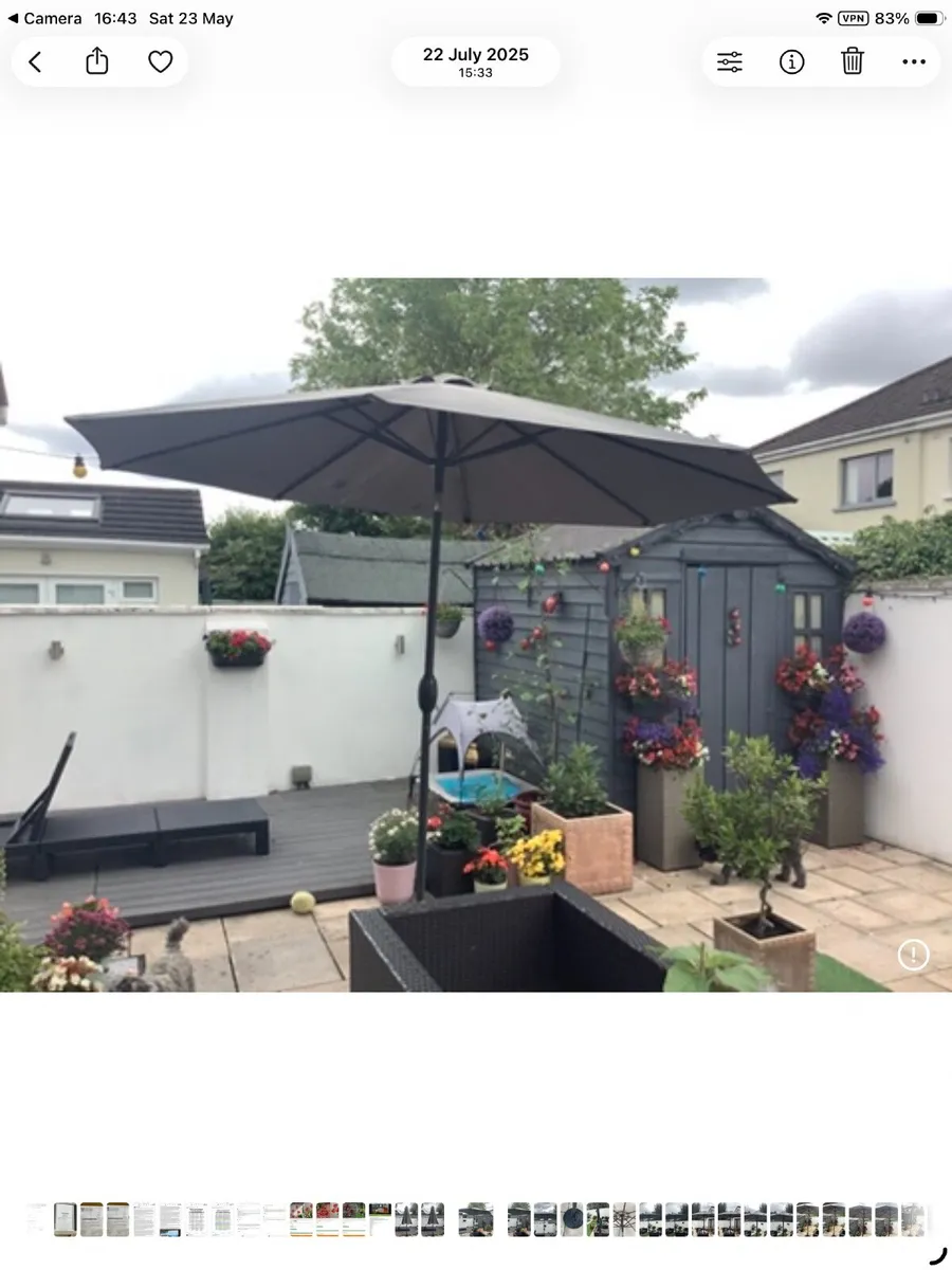 Garden parasol and base - Image 3
