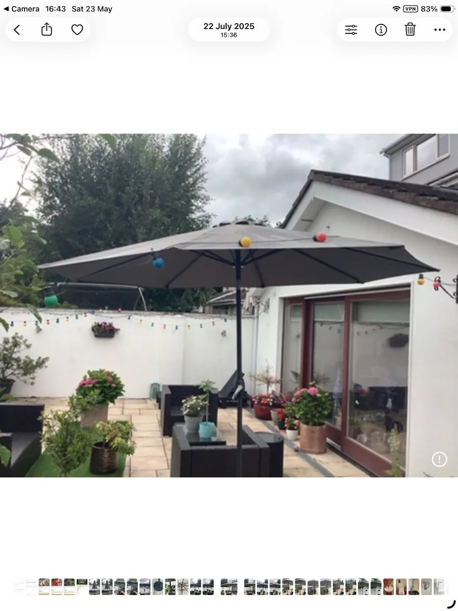 Garden parasol and base - Image 4
