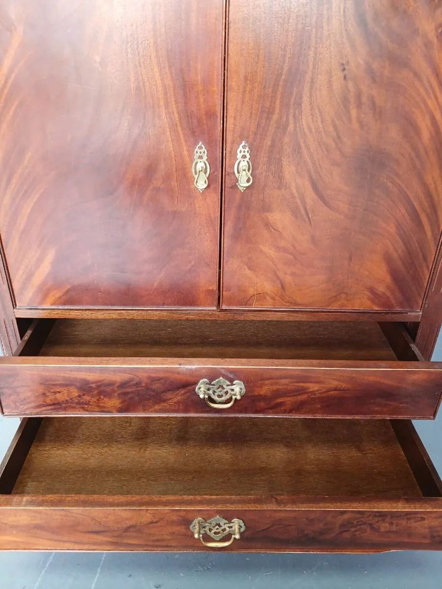 Bedroom unit, dressing table, lockers,wardrobe set - Image 4