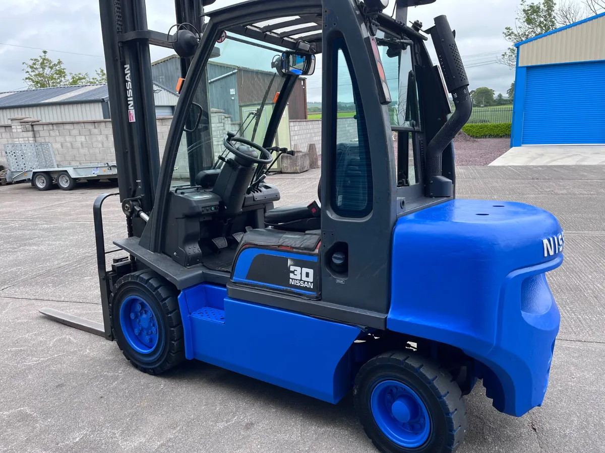 Nissan forklift - Image 3