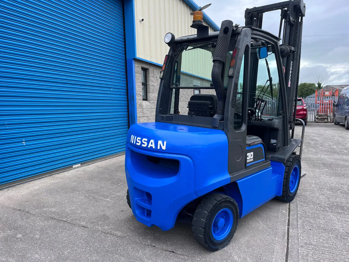 Nissan forklift - Image 2