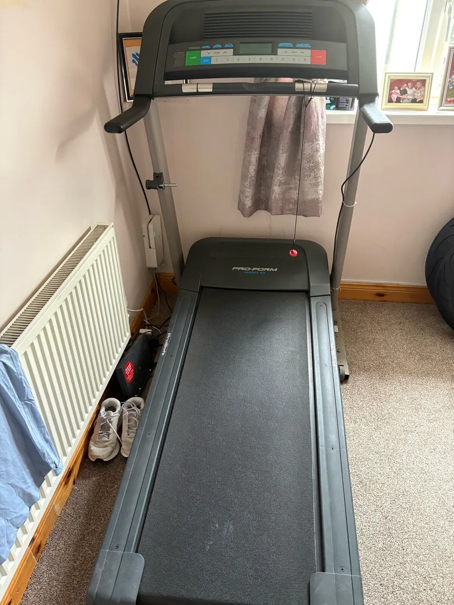 Proform 400c treadmill - Image 1
