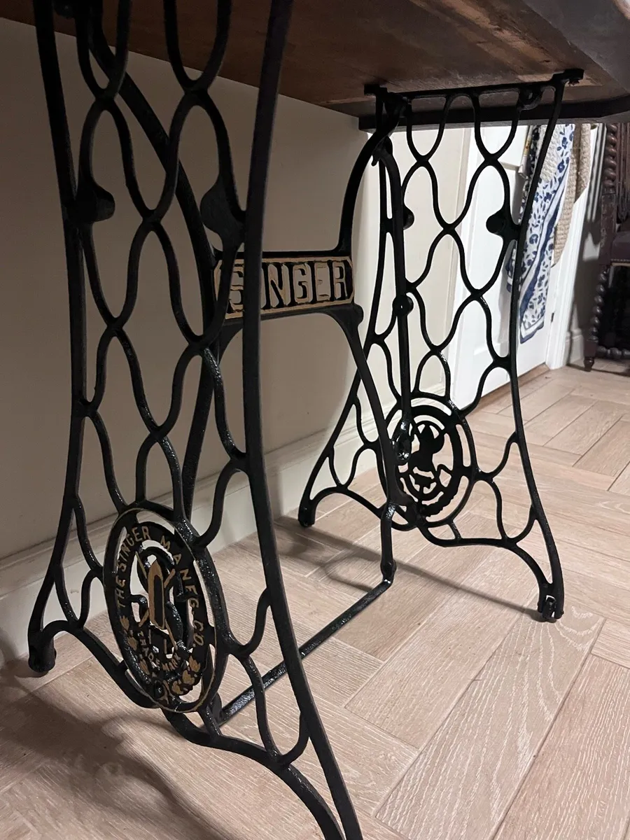 Bespoke singer table - Image 1