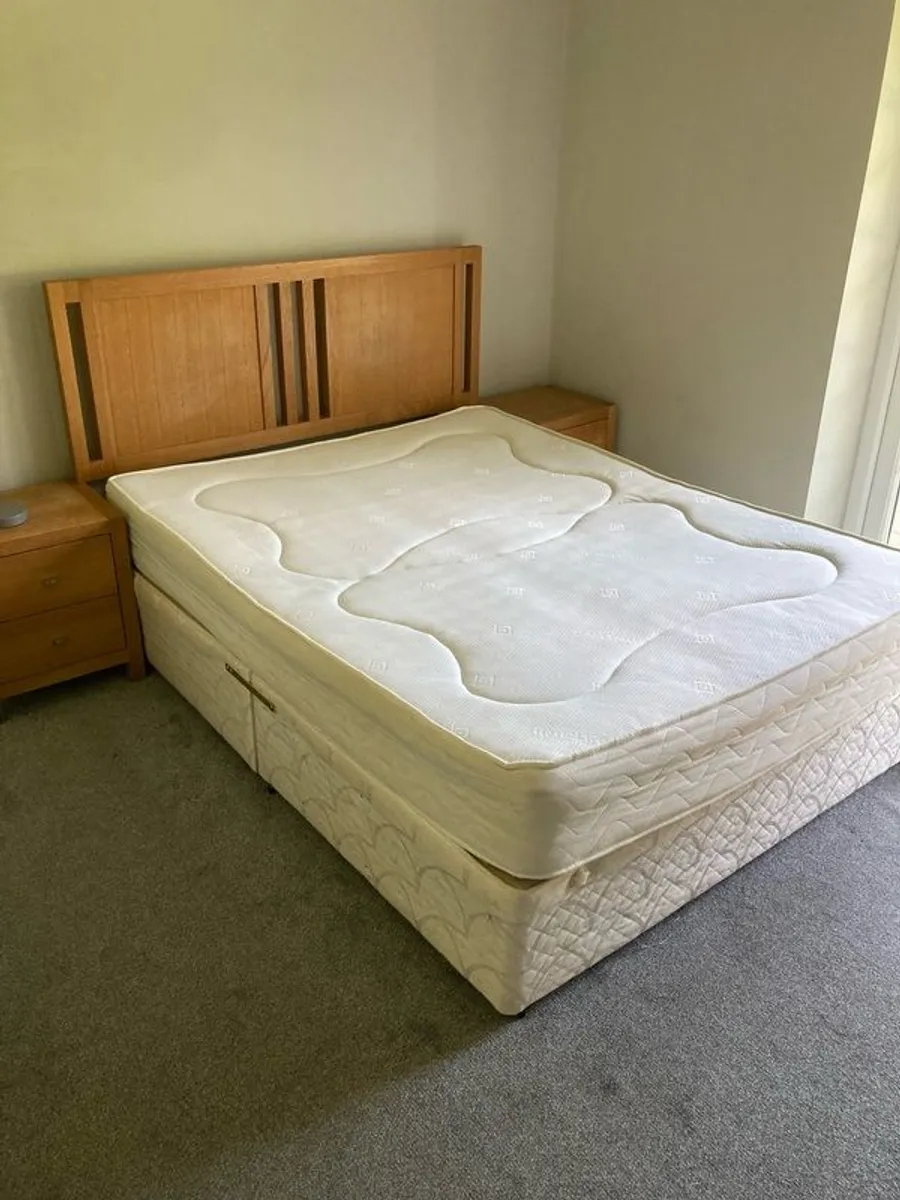 king size bed / head board/ 2 x lockers - Image 1
