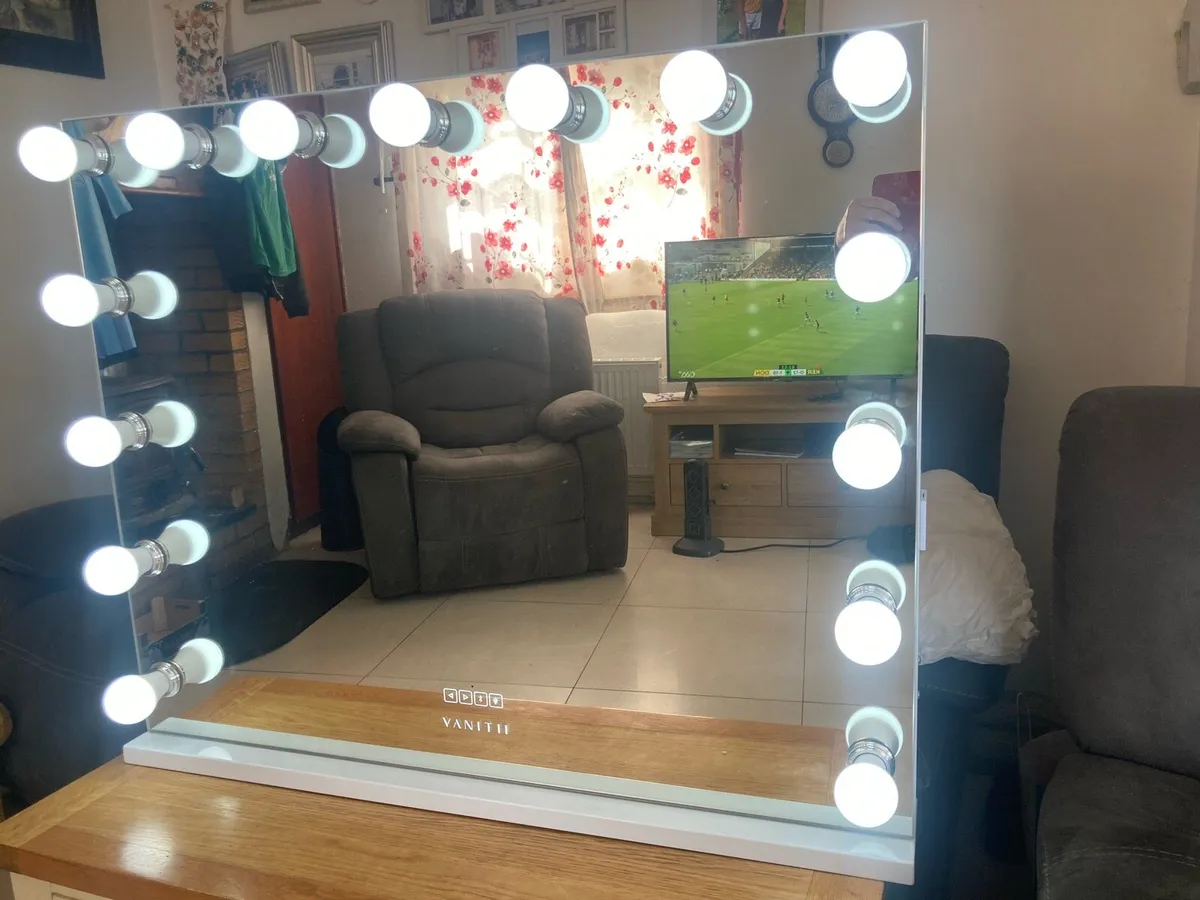 Vanitii Hollywood Mirror. - Image 2