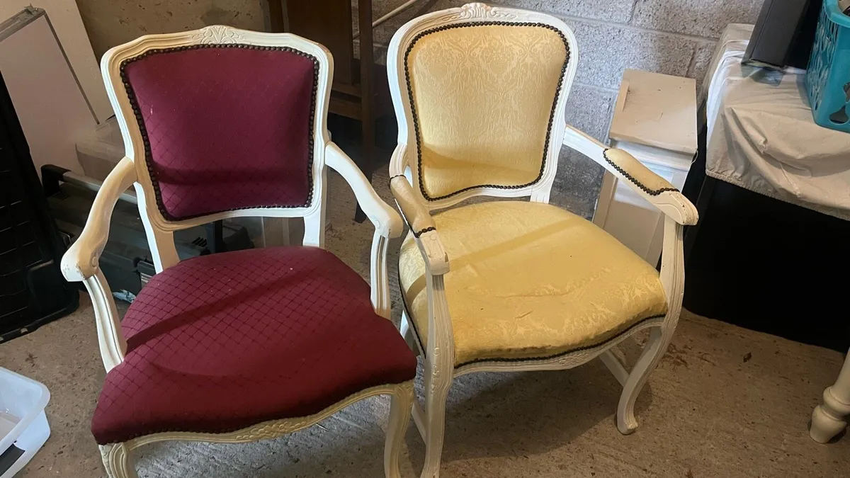 2 chairs - Image 1