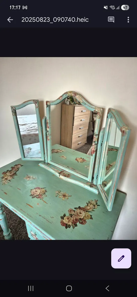 Dressing table with mirror - Image 1