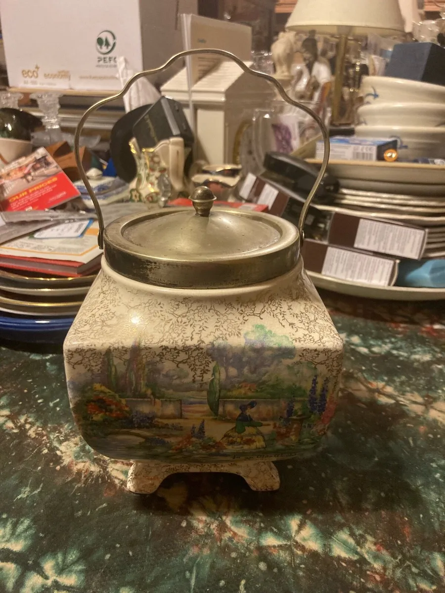1930s biscuit barrel free postage - Image 1