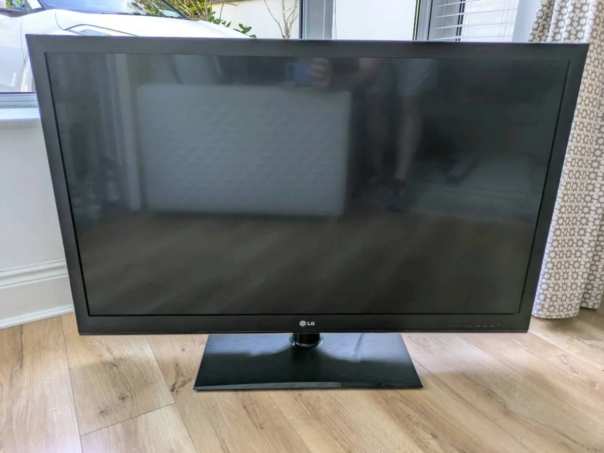 LG 47 Led tv - Image 2
