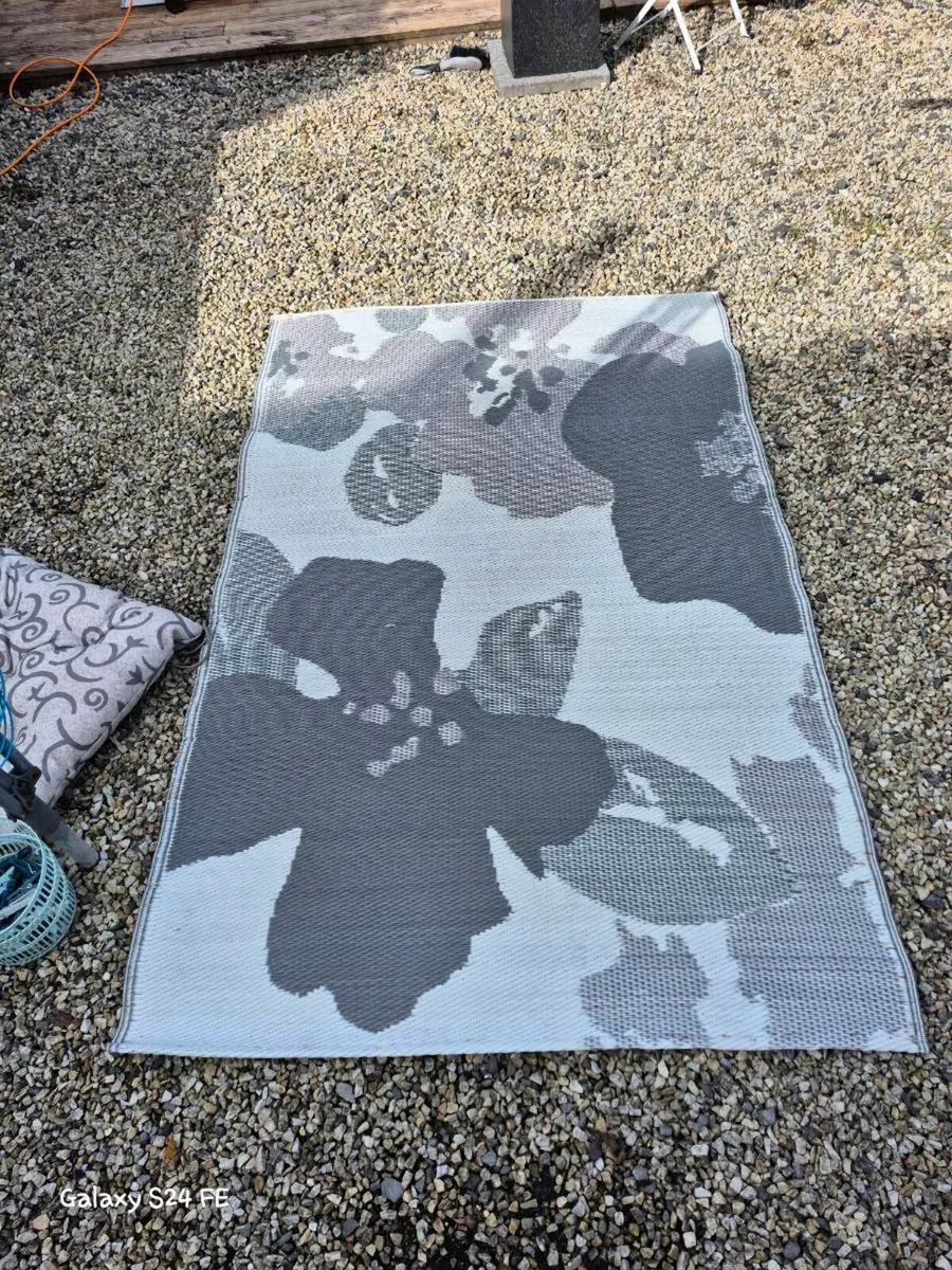 Garden Parasol and Garden Mat - Image 4