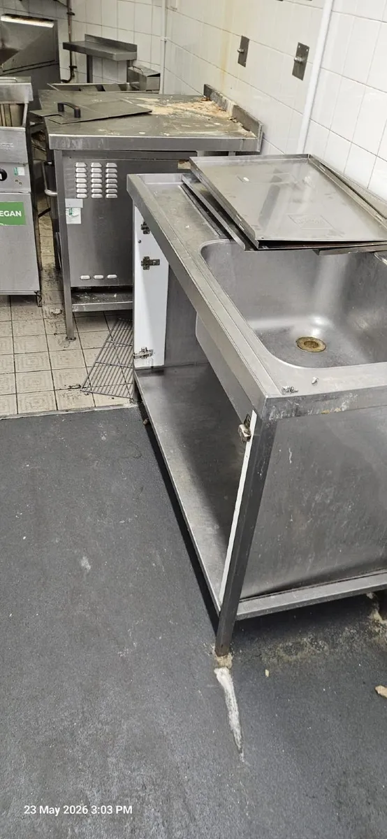 Commercial kitchen - Multiple Gas & Electric items - Image 4