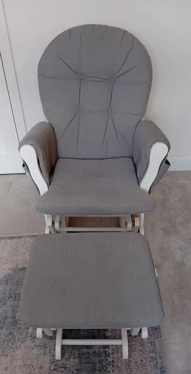 Babylo rocking chair and stool - Image 1