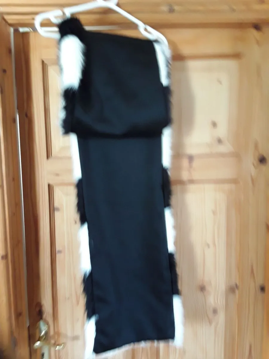 Lovely brand new black and white scarf - Image 2