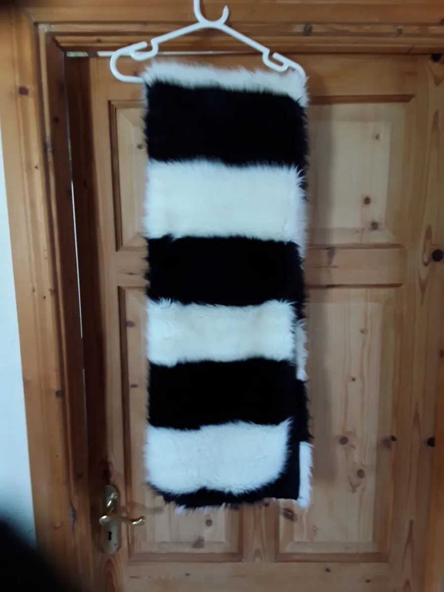 Lovely brand new black and white scarf - Image 1