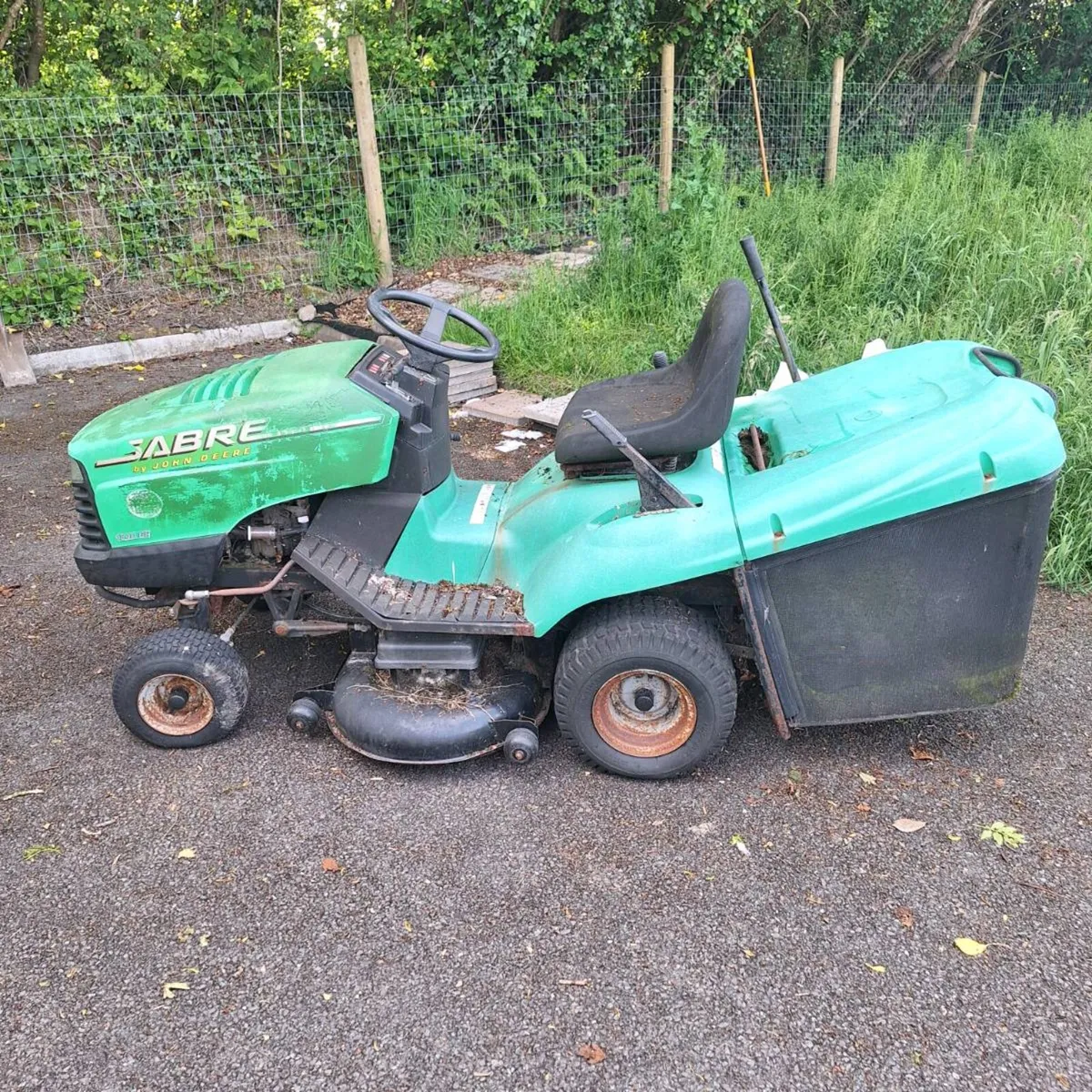 Ride on lawnmower - Image 1