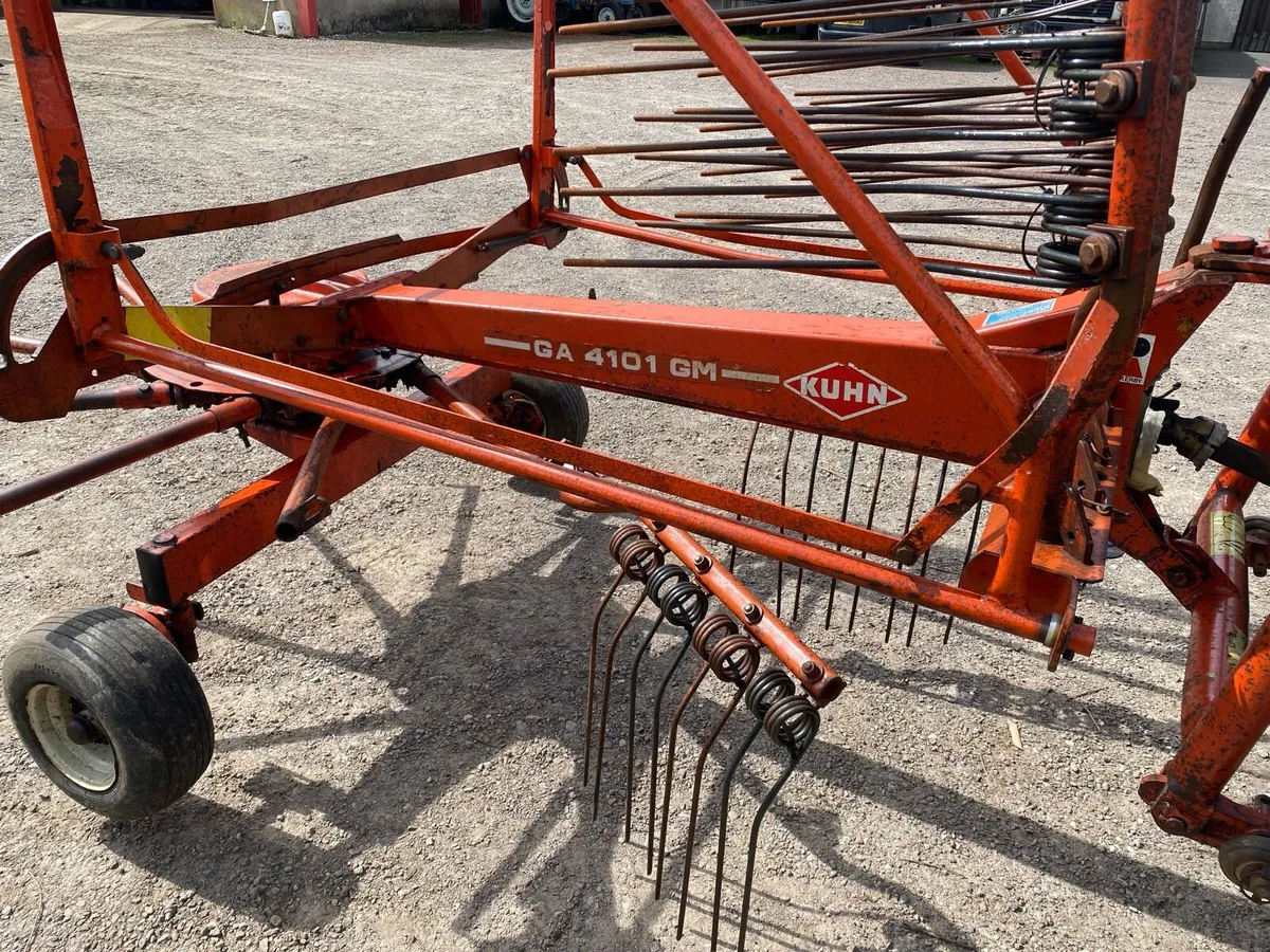 Kuhn single rotor rake - Image 2