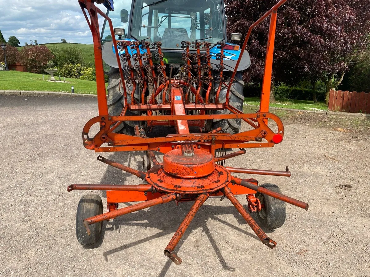 Kuhn single rotor rake - Image 3