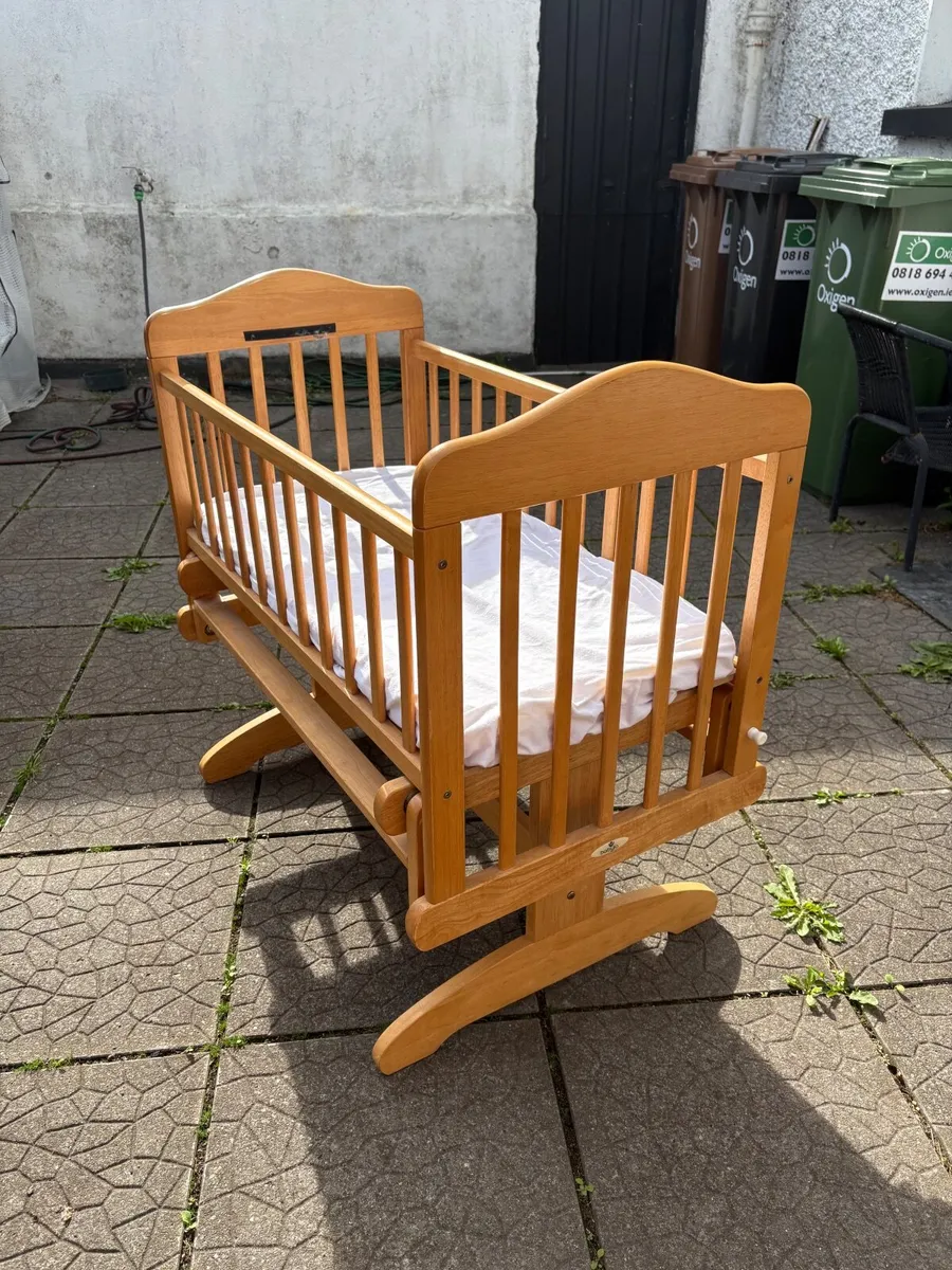 Baby cot - Image 2