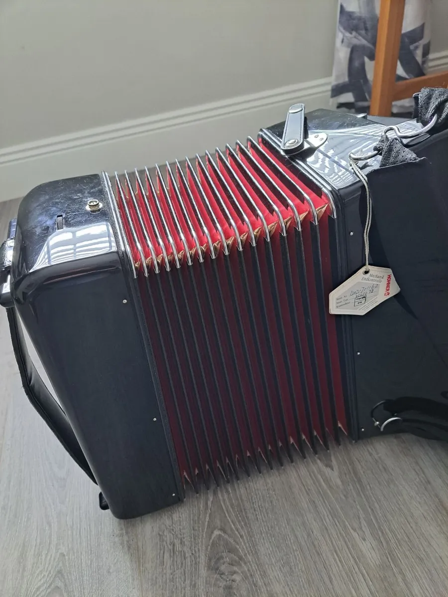 Hohner Bravo 111 72 Piano Accordion - Image 2