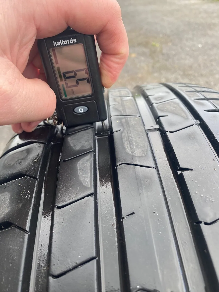 Pirelli P Zero 245/35/20 tyre run flat - Image 2