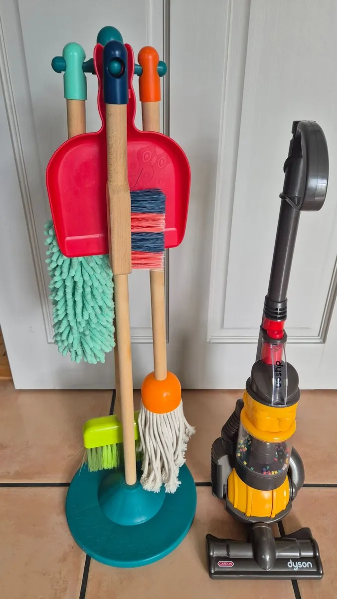 Wooden cleaning set and Dyson