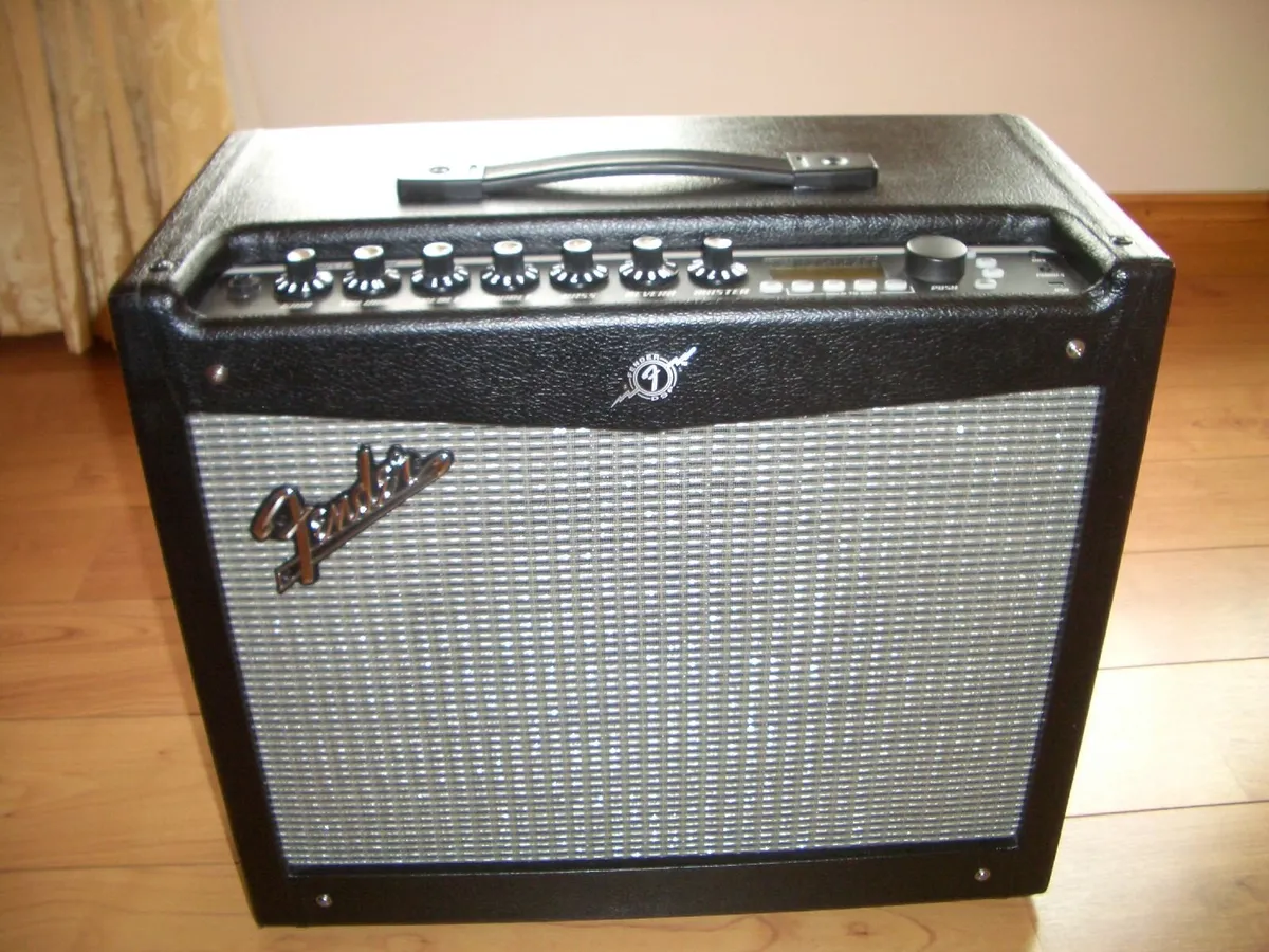 FENDER MUSTANG III - V2 - GUITAR AMPLIFIER - Image 1