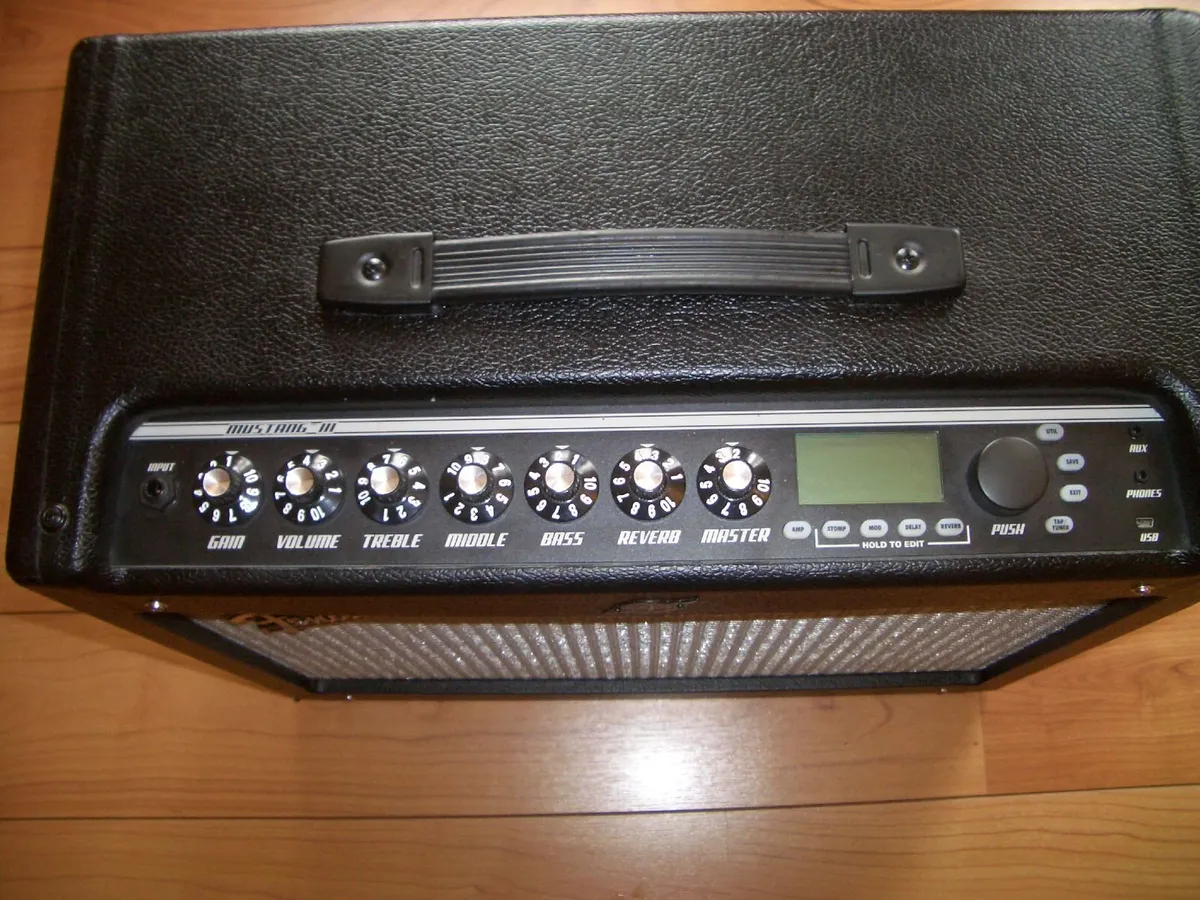 FENDER MUSTANG III - V2 - GUITAR AMPLIFIER - Image 2
