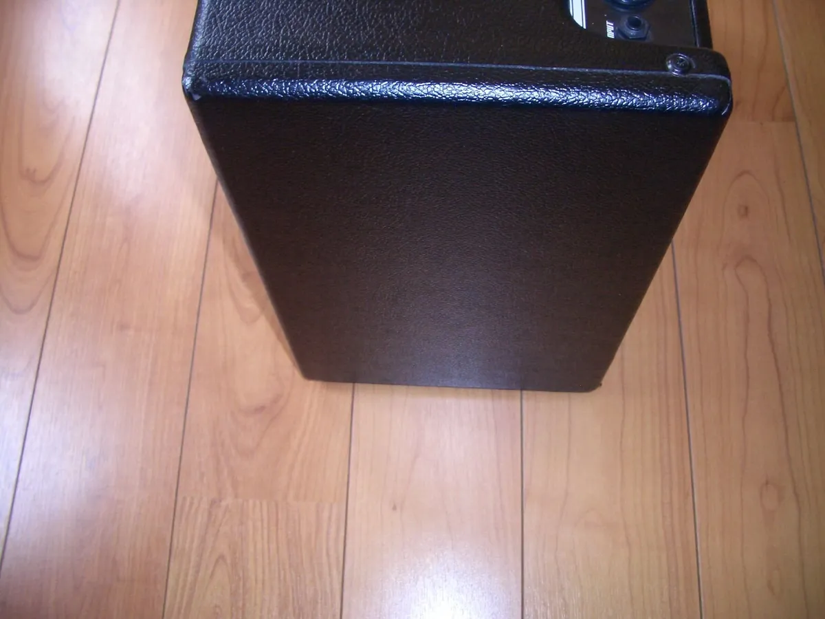 FENDER MUSTANG III - V2 - GUITAR AMPLIFIER - Image 3