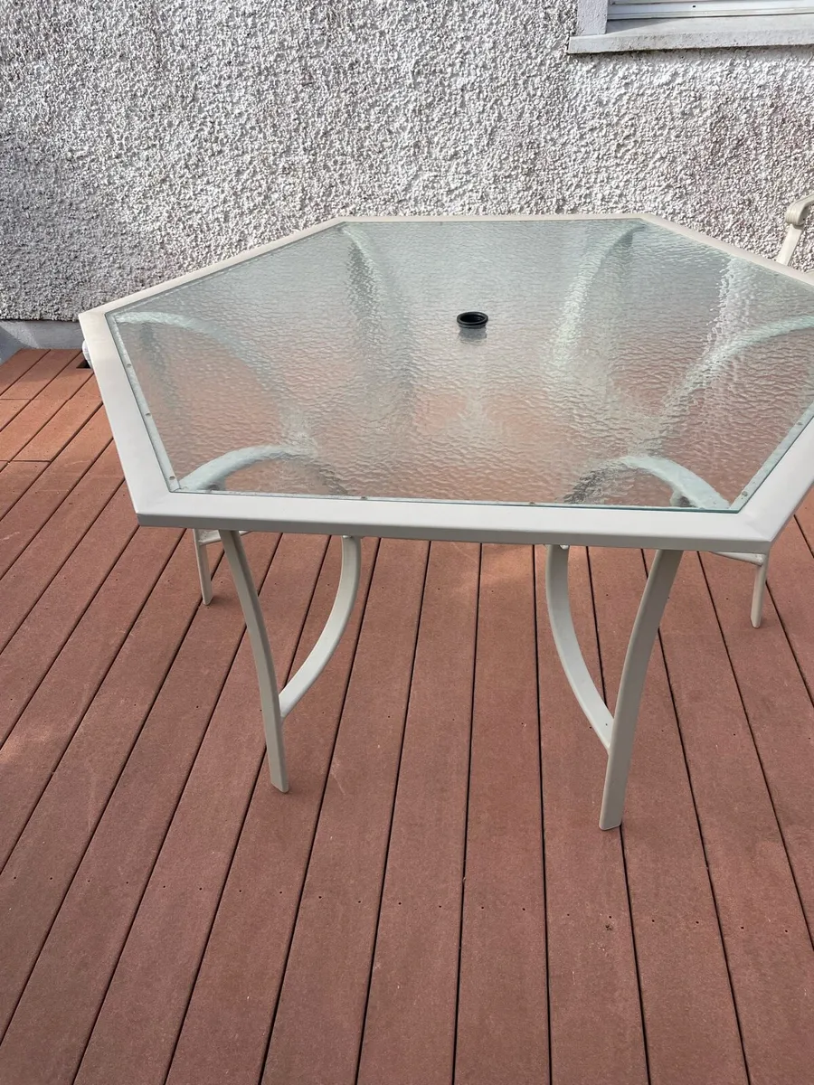 Garden table and chairs - Image 3
