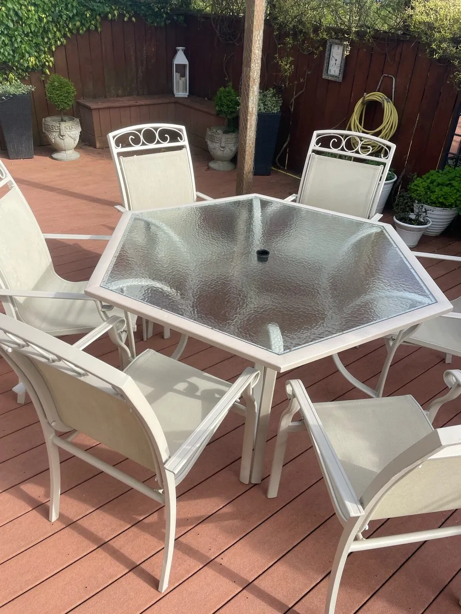 Garden table and chairs - Image 2