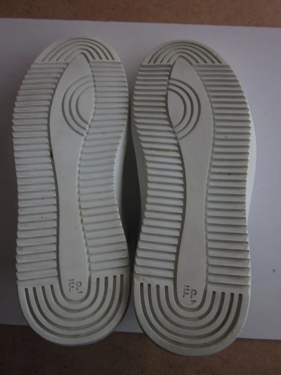 Ladies Filling Pieces Leather Sneakers  S6 - Image 4