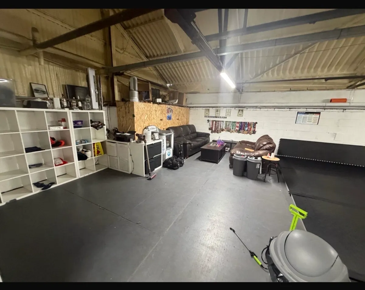 Second floor unit to rent - Image 4
