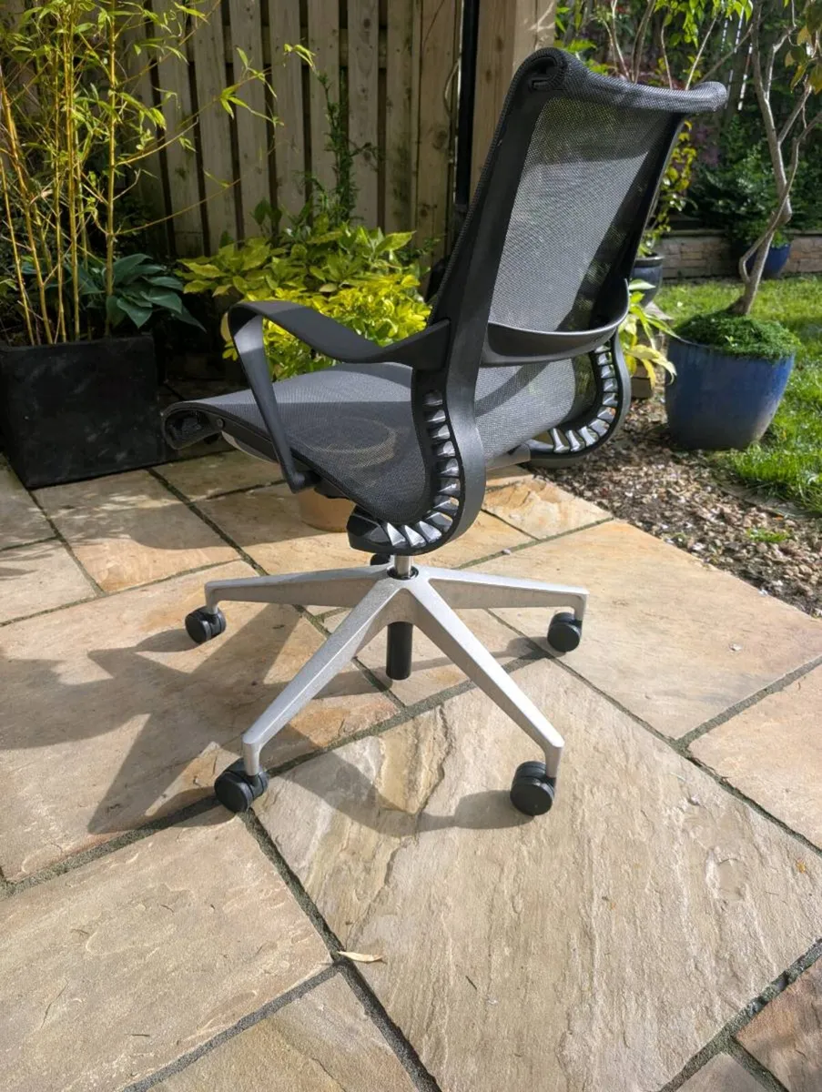 Ergonomic office chair - Image 2