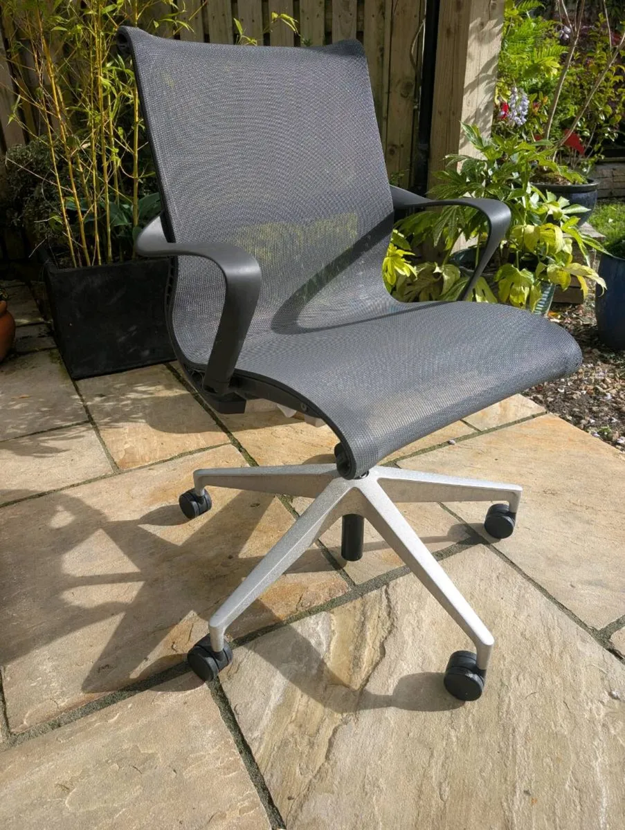 Ergonomic office chair - Image 3