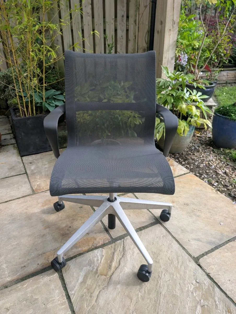 Ergonomic office chair - Image 4