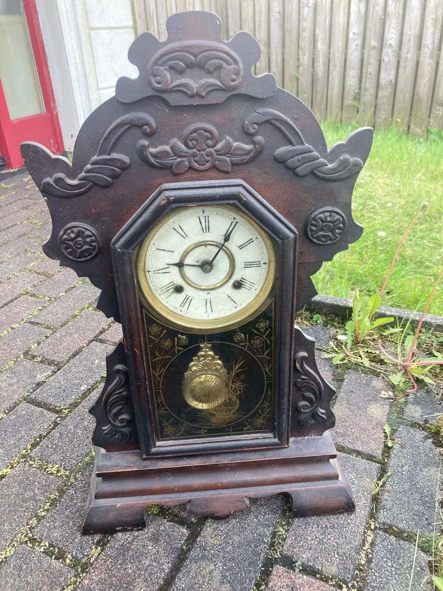 1900s gingerbread clock postage extra - Image 1