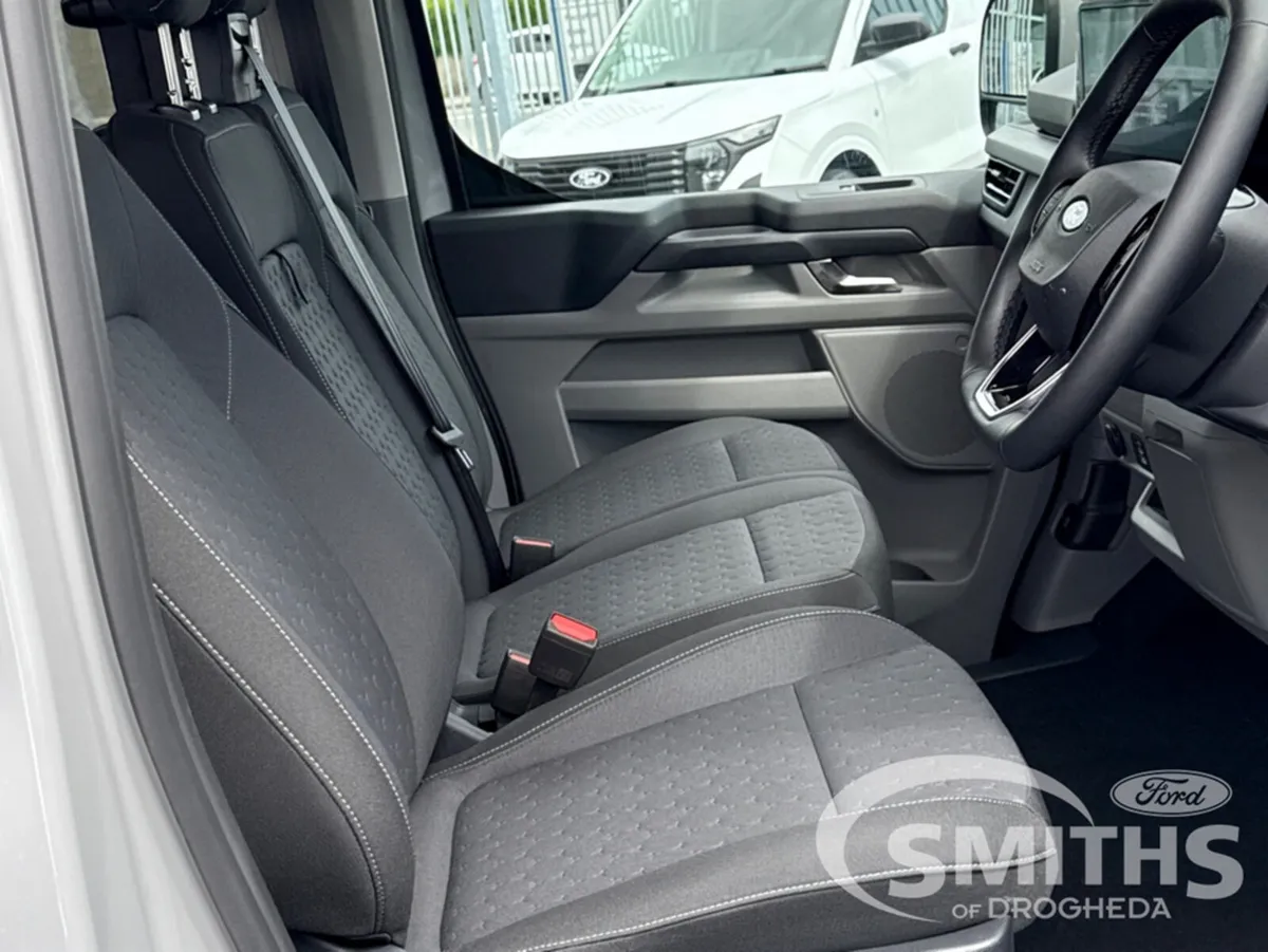 Ford Transit Custom CREW-CAB LIMITED 2.5 232PS LWB - Image 4