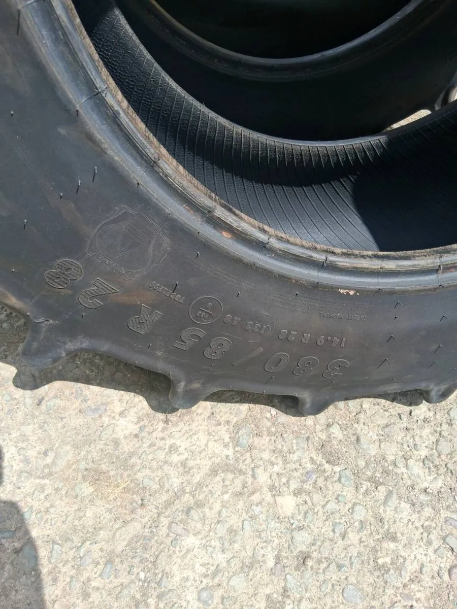 380 85 28 14.9x28 tyres - Image 4