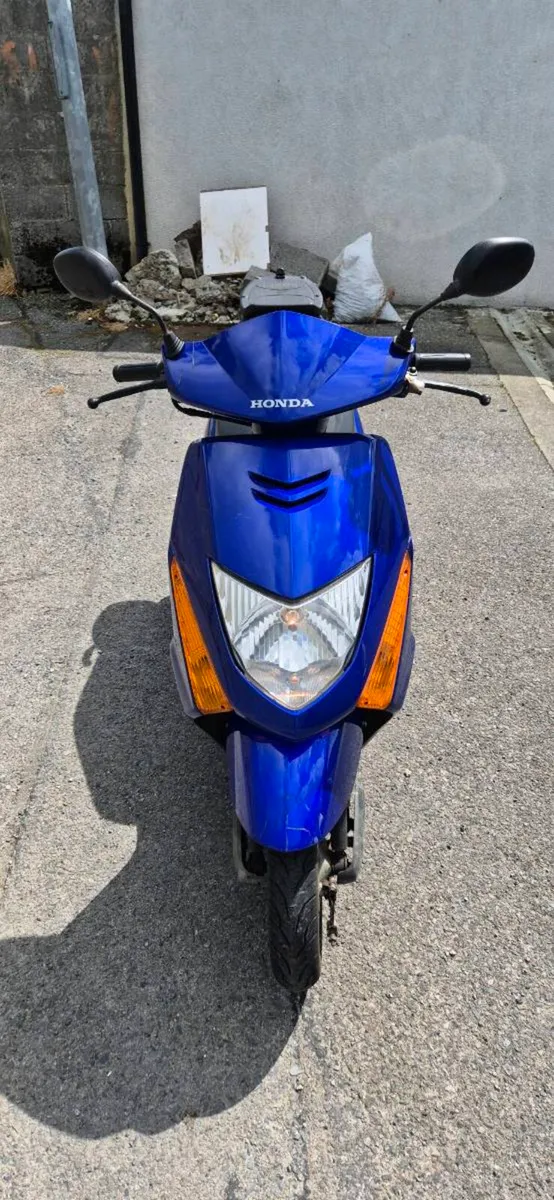 Honda Lead - Image 1
