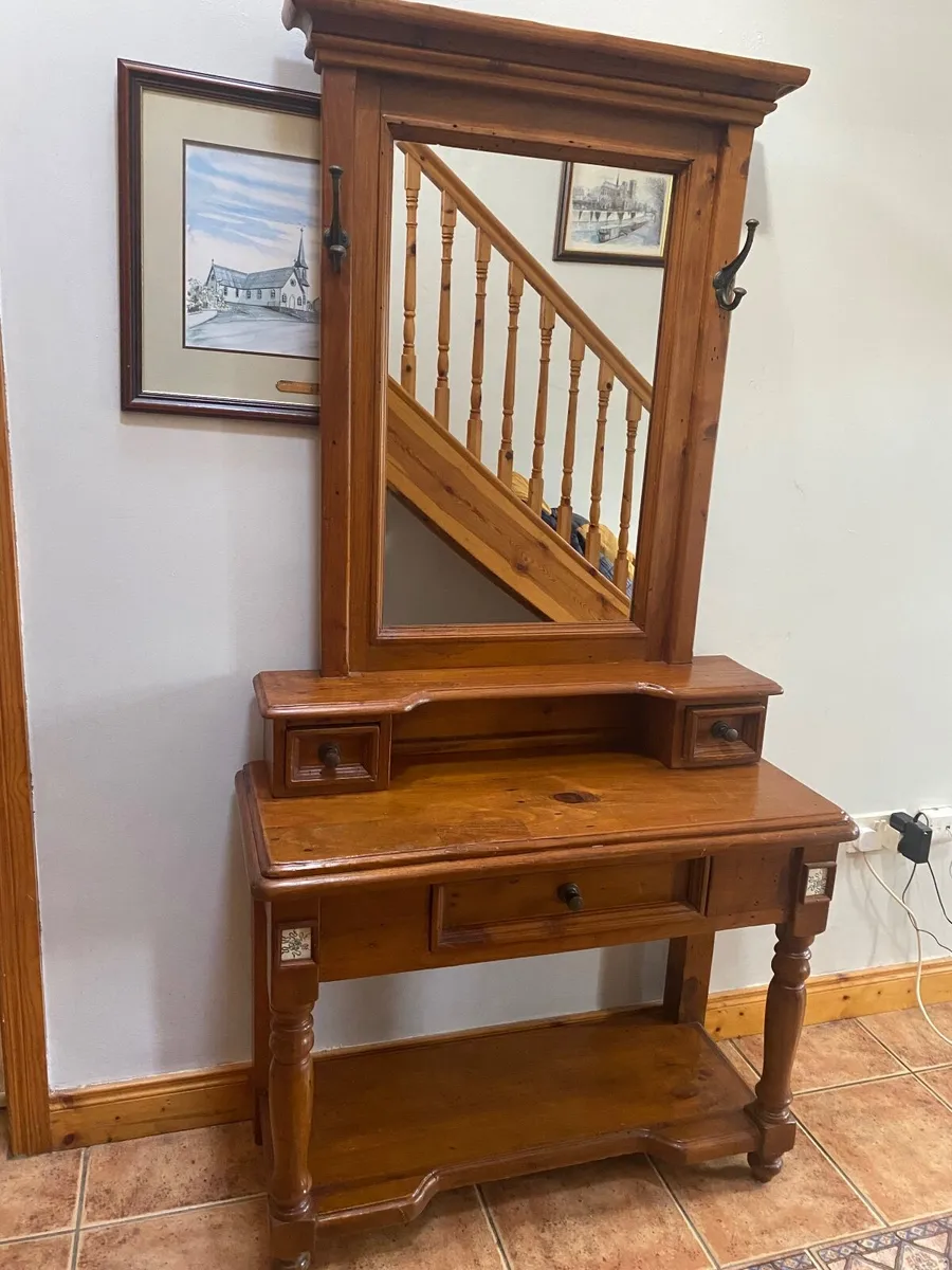 Hall dresser - Image 1