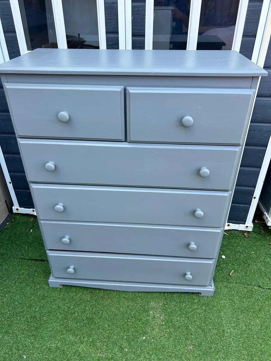 Chest of drawers