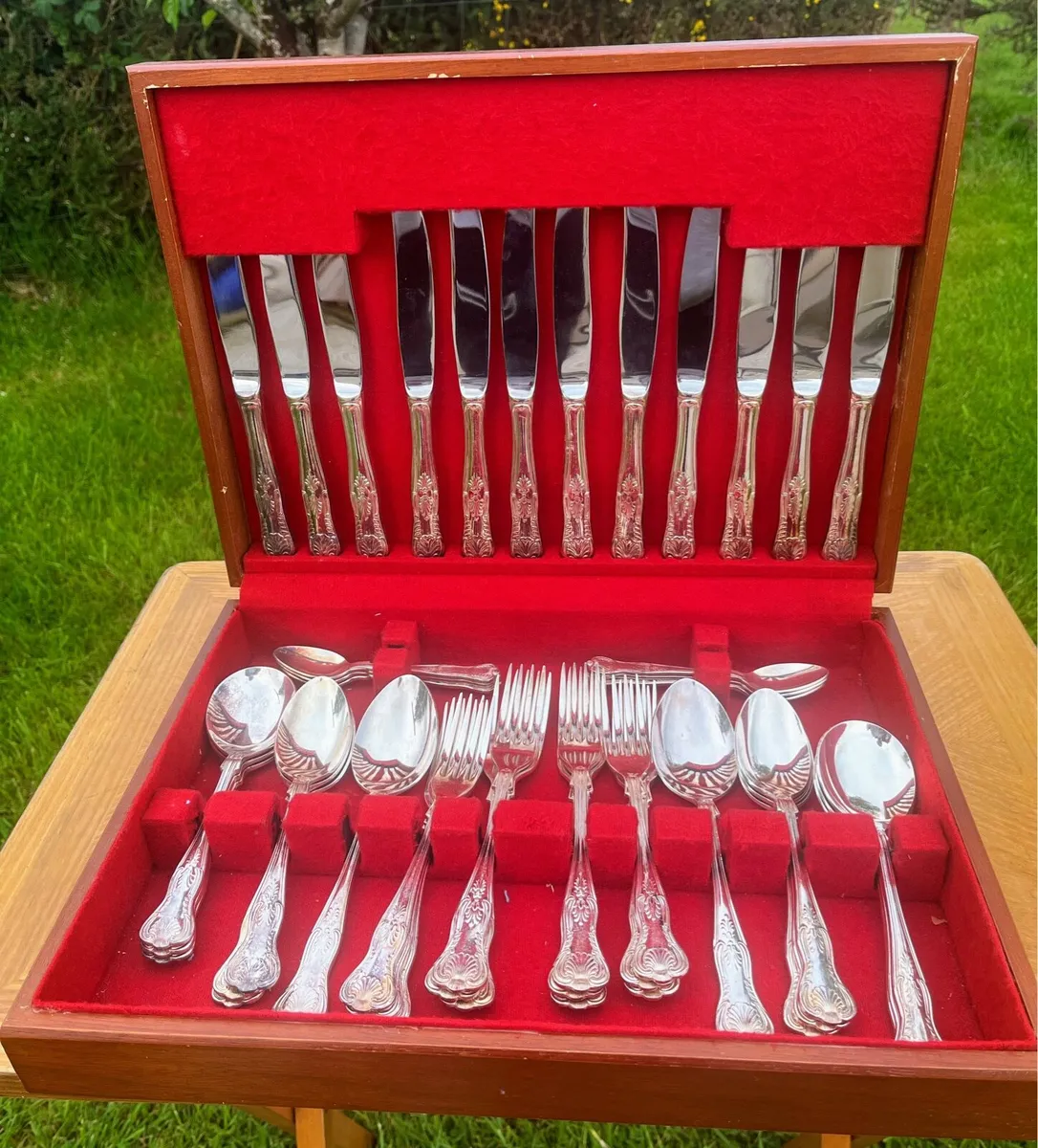44 piece cutlery set - Image 1