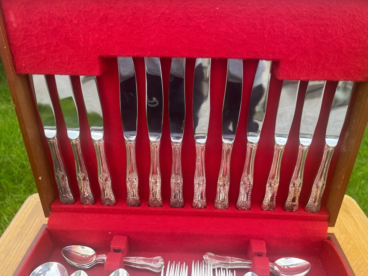 44 piece cutlery set - Image 3