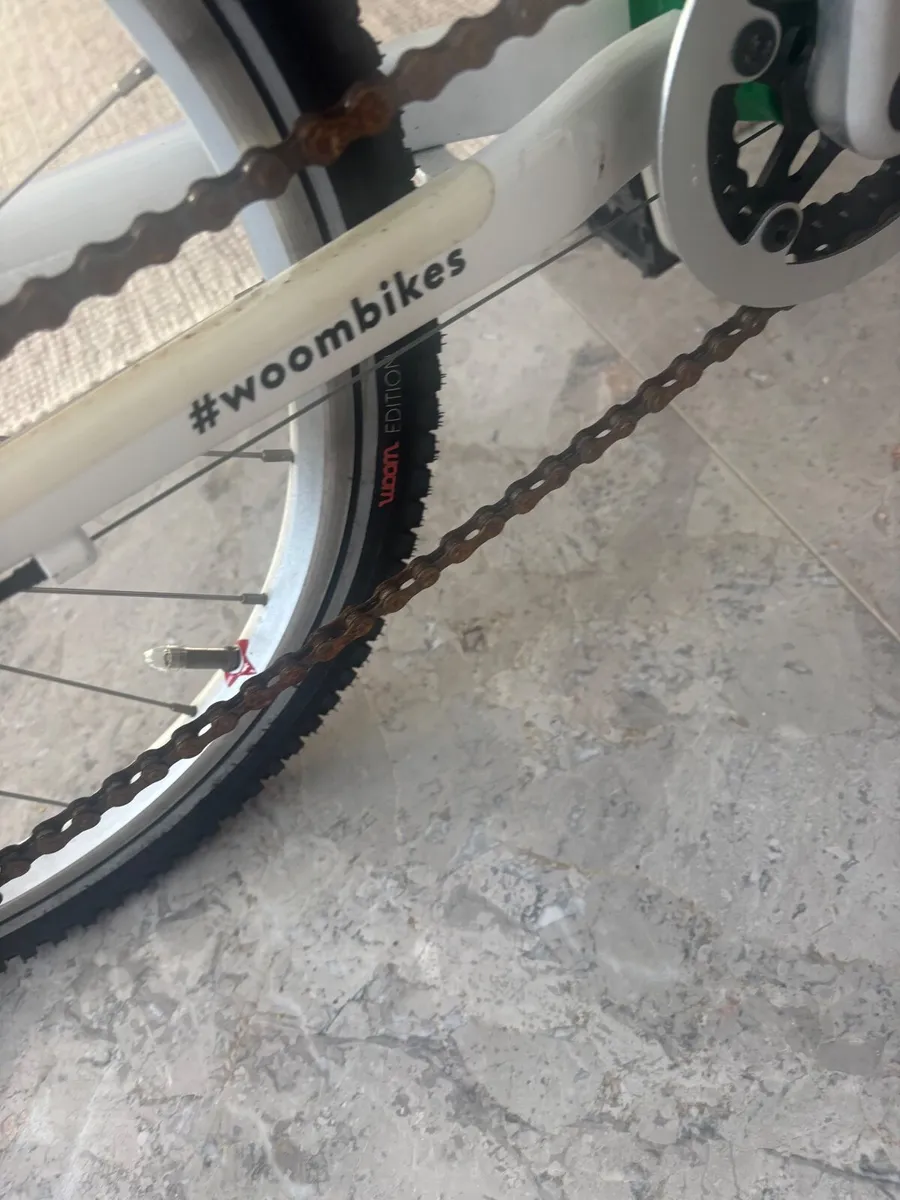 Woom 4 green bike - Image 1